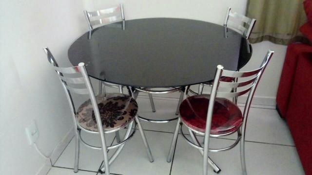 Mesa vidro com 4 cadeiras inox