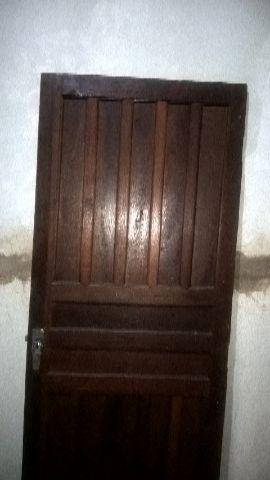 Porta de madeira maciça