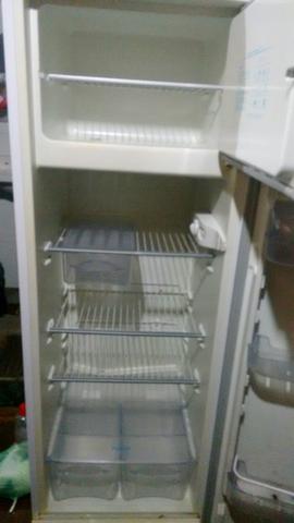 Refrigerador Esmaltec