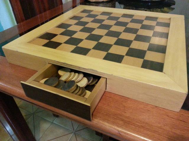 Tabuleiro de dama/xadrez - com jogo de dama