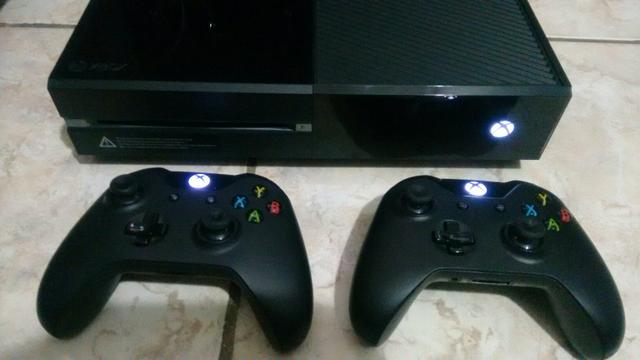 Xbox one com 2 controles