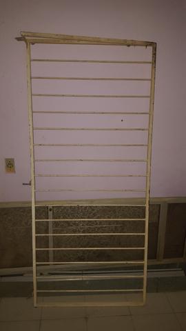 Ótima grade em metal. Para vender urgente!