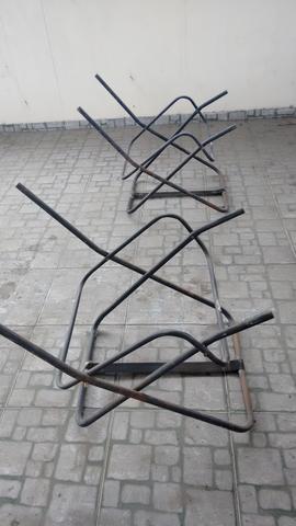 2 Cadeiras de Balanço de Metal