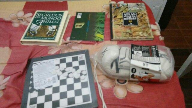 3 livros + Tabuleiro + Luva