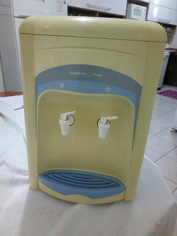 Bebedouro de água master frio 127 V