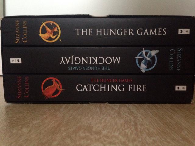 Box da trilogia Jogos Vorazes(The Hunger Games) em inglês