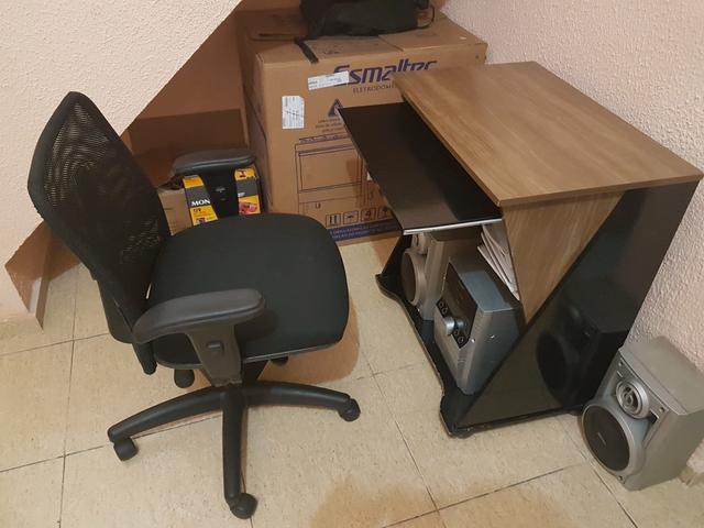Cadeira de Escritório + Mesa de Computador