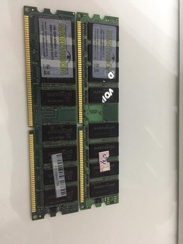 Duas memórias DDR de 1 Gb cada