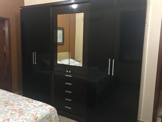 Guarda roupa 6 portas em madeira