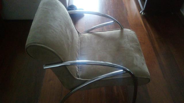 Poltronas em aço tubular