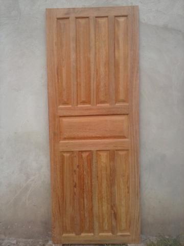 Portas de madeira maciça