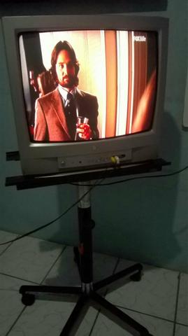 TV LG de 20 Polegadas com Suporte móvel