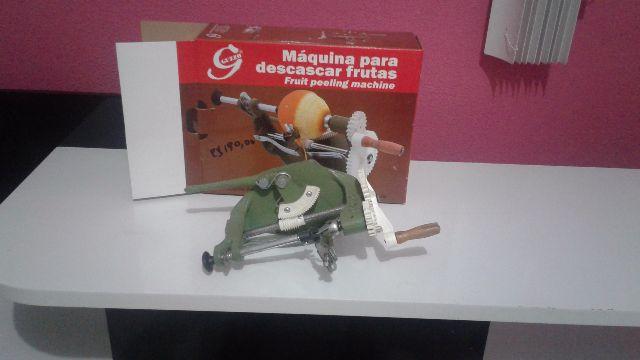 Uma linda maquina de descascar frutas
