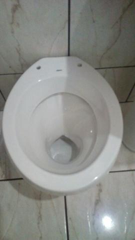 Vaso sanitário com tampa