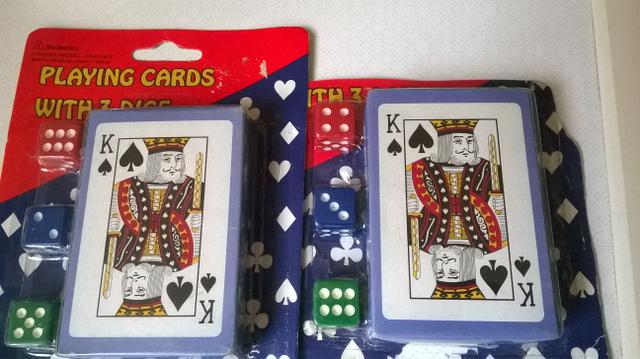 02 Baralhos Novos com 03 dados em cada caixa