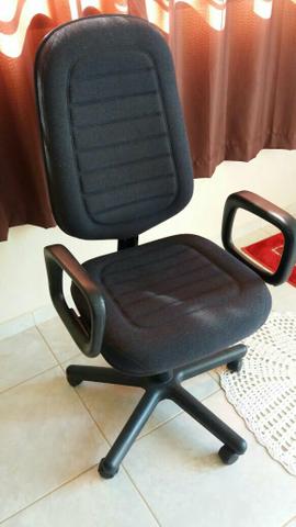 Cadeira nova estilo presidente R$ 