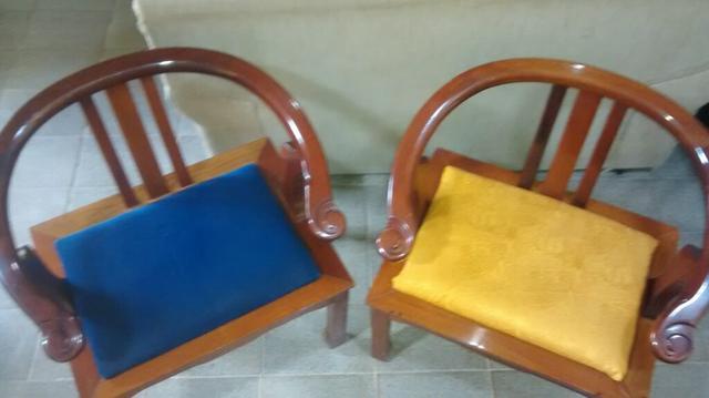 Conjunto de duas cadeiras de luxo