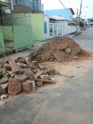 Doa-se entulhos e aterro