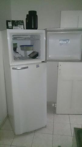 Geladeira Eletrolux 2 portas com freezer