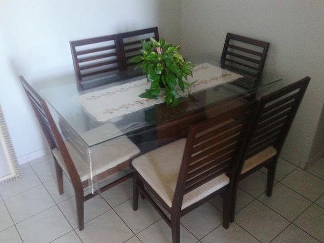 Mesa com 6 cadeiras