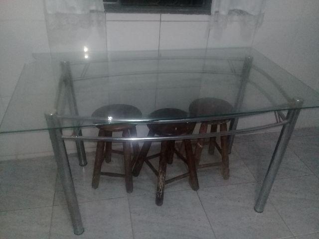 Mesa com tampo de vidro