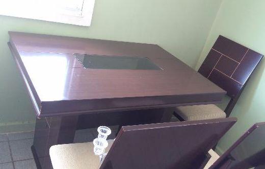 Mesa de jantar 4 cadeiras