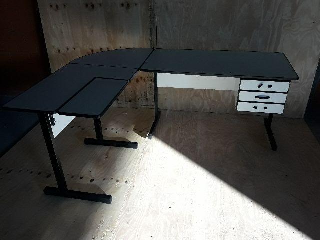Mesa para escritório em L