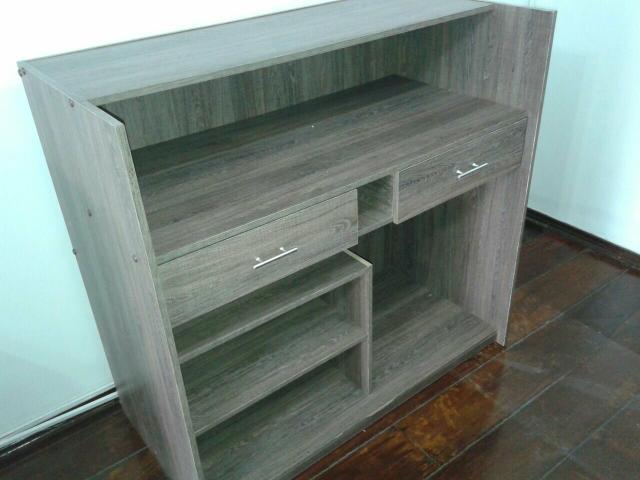 Móvel utilizado como caixa de loja/