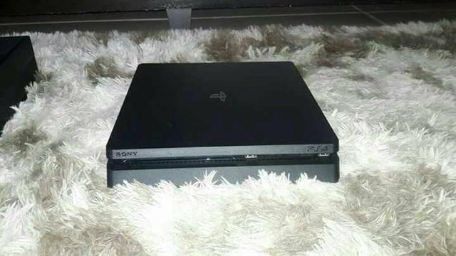 Vende-se PlayStation 4