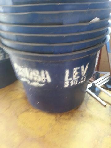 Vendo cx d'agua 310 lt