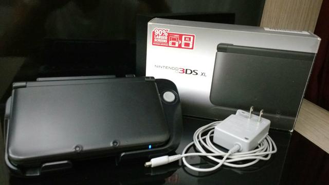 3DS XL Desbloqueado com 32 GB e Grip