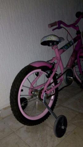 Bicicleta Rosa pouco uso imperdível 150 reais para criança