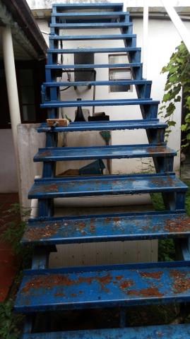 Escada de ferro por caracol