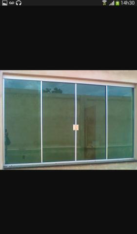 Janelas de vidro temperado. Leia.