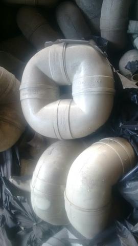Joelho de 100 de pvc novo sem uso