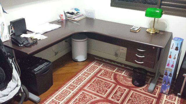 Mesa de escritório em L 1,80 x 1,60 com 3 gavetas - Cor