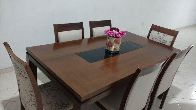 Mesa de jantar em madeira + 6 cadeiras