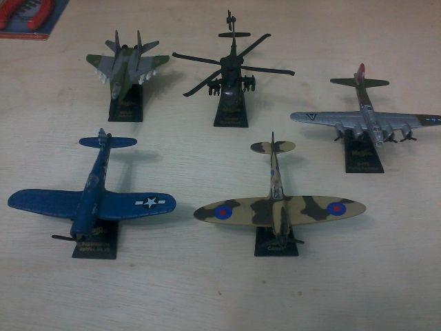 Miniaturas de Aviões Jato de Combate