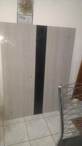 Painel semi novo na cor cinza com preto