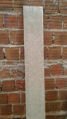 Pedra de granito na cor amendoa