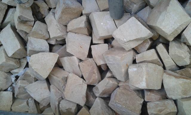 Pedras portuguesa bege usada mais de 30metros quadrados