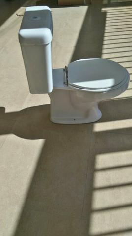 Vaso Sanitário com caixa acoplada Deca + assento