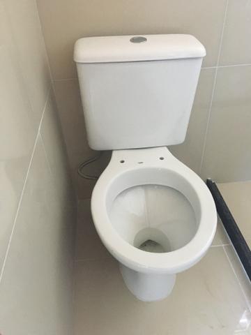 Vaso sanitário celite com caixa de descarga acoplada
