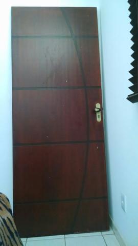Vendo 2 portas com maçanetas $ 