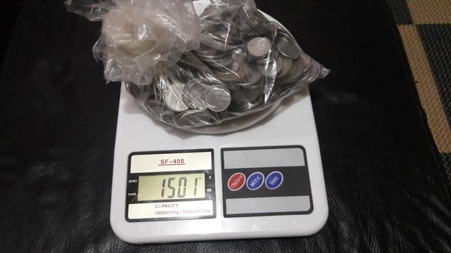 1,5 kg de moedas nacionais