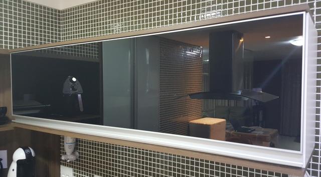 Armário de cozinha com frente de vidro