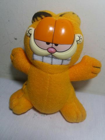 Boneco pelúcia Garfield 19cm