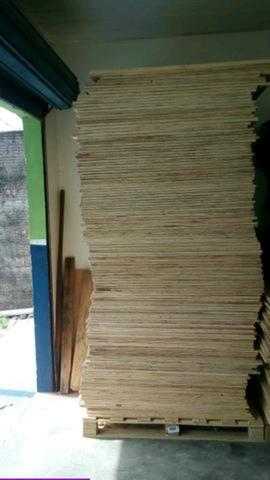 Compensado 10 milímetros, so 8 reais.