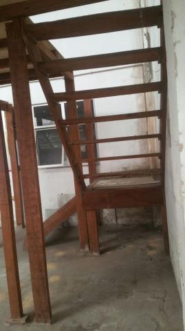 Escada de madeira paraju conservada