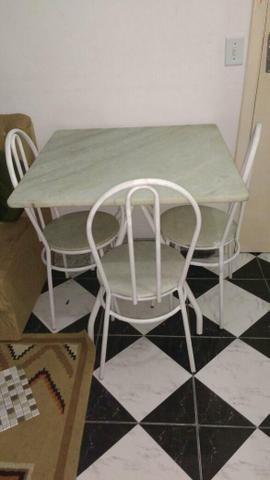 Mesa de Granito com 3 Cadeiras